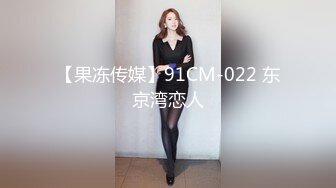 偷窥哺乳期嫂子 为了喂奶方便 穿着宽松胸罩 逗着宝宝 这晃悠晃悠的大奶子大乳头好诱惑