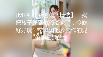 商场女厕全景偷拍两位洛丽塔妹纸的小嫩鲍