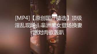 《极品CP魔手外购》国内某饭店女洗手间高清全景近景偸拍 超多美少女美少妇方便逼脸同框赏脸赏逼原版4K画质 (9)