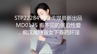 安吉莉卡是个好女孩，但这并不意味着她不喜欢男性的关注。她永远不会欺骗她的丈夫，无论她有两个男人搭讪她