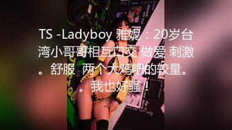 新人女仆装漂亮妹子，露脸手持镜头拍摄，特写蝴蝶逼手指揉痘痘自慰