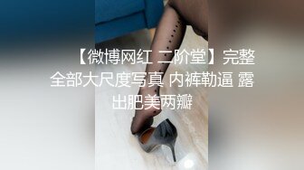 巧克力般丝滑的美少女栽倒在她的年轻酮体上不愿醒来