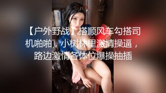 粉衣短发妹子特写扣逼,暴力开干