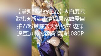 苗条身材居家女友一女战两男，无套啪啪，角度刁钻，交合处清晰可见