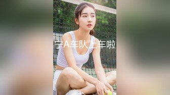 最新流出大神潜入风景区女厕❤️全景露脸偷窥美女少妇尿尿斯文眼镜美女躲进厕所对着垃圾蓝吸烟