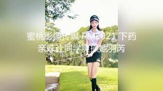 毛茸茸的饥渴的女孩传播她的肛门混蛋.mp4