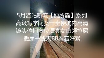 [MP4]两个颜值还不错的妹子约了个天天在房间刷了不少礼物眼镜男粉丝到家里玩双飞