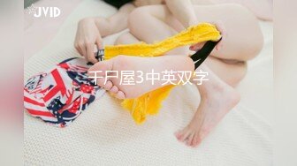 《极品CP魔手外购》国内某潮牌服装城大神藏匿女厕隔间板缝中连续偸拍一大批时尚漂亮小姐姐方便 还拍露脸全身非常大胆 (5)