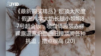 男人发现自己的尤物熟女老婆偷晴年轻猛男，生气录取视频作证据