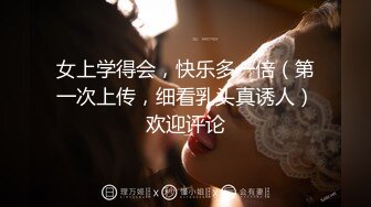 鞋店抄底没穿内裤的短裙少妇 白白嫩嫩的大肥B就在眼前