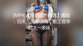 乖巧甜美颜值美少女居家床上自慰，脱光光无毛肥穴，揉搓小骚逼