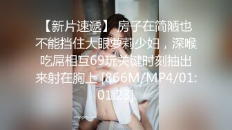 户外勾搭良家小少妇，性情了去厕所搞一下，全裸口交大鸡巴奶头都立起来了，带上套子后入开干，压抑的呻吟