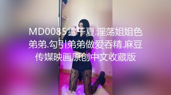 性感小美女被迫营业，全程露脸跟小哥在宾馆啪啪直播，口交大鸡巴，让小哥多体位无套抽插都快干哭了射奶子上