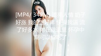 居然公然在电梯脱内裤