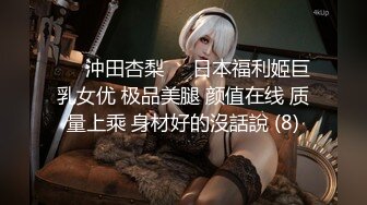 丰满女人家中一边看片一边自慰