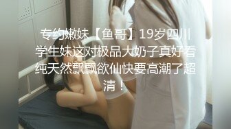 家庭摄像头TP变态老公趁着母女熟睡捏完奶子摸下体 真不知道他是啥意思