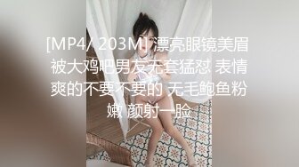 爆乳良家少妇一个人的寂寞，深夜刺激狼友，逼逼好痒好久没人草了，揉奶玩逼大黄瓜抽插骚穴，浪叫呻吟不止