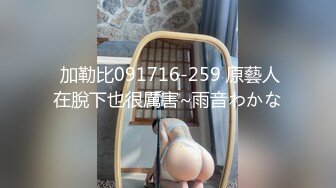 扒开骚逼老婆的蓝色小内内大鸡巴直接插入 站立后入无套猛操 一顿疯插爆操 最后弄喷水 好敏感的小骚货 包射