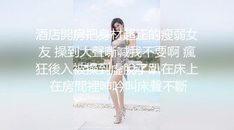 六月新流出❤️大学城附近女厕 全景后拍带宠物狗上厕所的少妇狗狗听话在门口等待