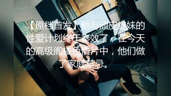 【极品瑜伽教练】牛仔裤女神粉丝强烈要求验证，上演一字马，这个姿势干逼礼物不断，肤白貌美，罕见尤物