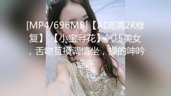 《母子乱伦》把妈妈前面身体按进车里屁股撅在外面就在大马路边上直接插进去好爽啊