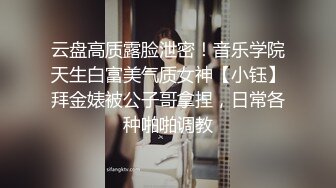 偷窥美容院，妈妈接女儿放学，先不回家，做胸部保养，妈妈的大奶子让人揉舒服，女儿在旁边凳子上写作业 清晰对白~