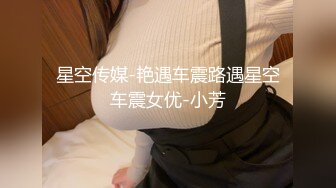 甜美妹子一个手持镜头沙发上特写美鲍鱼，道具自慰刺激超多角度掰穴手指揉搓阴蒂