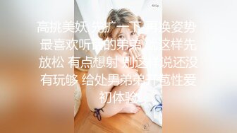 [MP4/ 1.69G] 顶级美腿大学兼职清纯眼镜美女，外表纯纯却骚的很，坐在身上各种摸，吸吮大屌妹子很享受