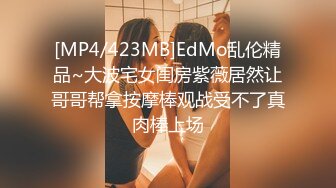 原创小骚逼又痒了 偷偷摸