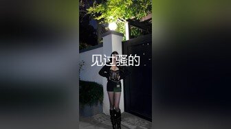 颜值不错的小美女露脸激情大秀，粉嫩的奶子好诱人，毛毛多很性欲望，自己抠逼好骚浪叫呻吟，自己舔奶子刺激