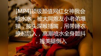 你个大拖鞋深夜战轻熟女，换上泳装激情插嘴，大屁股骑乘操，操的啊啊乱交骚的很