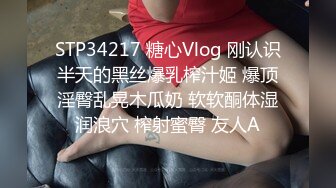 大奶人妻黑丝诱惑，如狼似虎的年纪镜头前勾搭饥渴的狼友，互动撩骚揉奶玩逼道具抽插，表情好骚淫声荡语不断