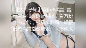 女上位(掰着娇妻屁股插)