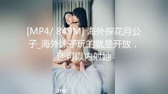 紧身裤风情万种女郎喜欢和人妖玩爱爱露出大屁股无毛骚穴勾人啊妖鸡巴插入操出爱液