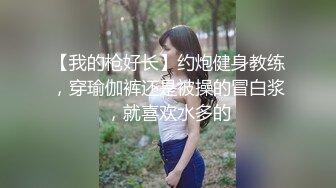 车震口爆极品美女，看上去很清纯却口技醇熟，吸裹舔食肉棒爆浆