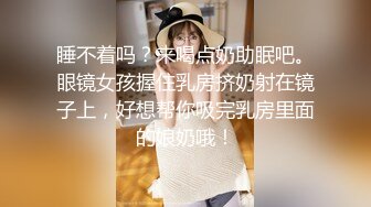 极品厕拍！美女如云服装城坑神逼脸同框偸拍数位漂亮小姐姐方便，亮点多多，颜值小妹干燥使劲拉面目狰狞最后用手抠出来