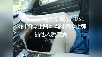 金发女孩手机看累了主动勾引男友拉开裤子拿出几把放嘴里就是吸硬了后入前插一顿操