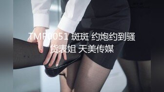 午夜寻花约了个红裙苗条妹子TP啪啪，脱光舔奶后入上位骑乘猛操，呻吟娇喘非常诱人