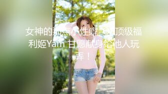 韵味十足端庄妹子白色吊带睡衣，特写私处掰穴自慰水水不少