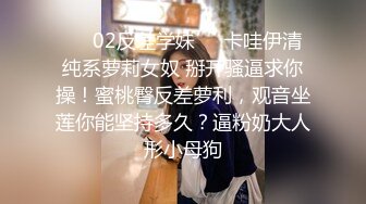 大奶美女 菊花塞着肛塞被大肉棒无套后入