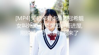 【超美颜值极美女神】秀人极品嫩模『唐安琪』最新大尺度私拍 难得的模拟啪啪 吊着手被后入 娇喘呻吟 (2)