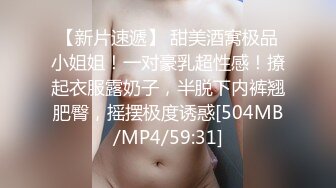 《居家摄像头破解》角度刚刚好偷窥漂亮的女主角洗澡上厕所