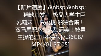 小母狗女友撅起屁股展示流出的白浆