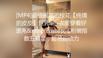 小伙高价约操两个极品外围美女双飞，换上吊带网袜一起服务，翘起屁股轮番操，搞完一炮中场休息，第二炮干的更加卖力