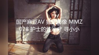 [MP4/ 943M] 胸前玫瑰纹身红唇骚女大战头套炮友，深喉插嘴硬了到床上操，你JB好硬整根插进去了