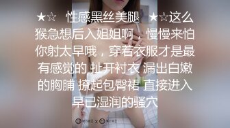 打麻将认识的大奶熟女人妻偷情，酒店里面露脸啪啪