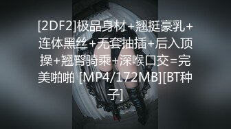 学校厕所TP同班女同学嘘嘘 出来拍脸时被她发现了跑过来要打我